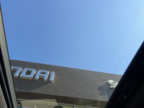 Used 2025 Hyundai Santa Fe Limited image 10