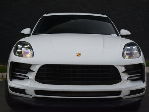 Certified 2020 Porsche Macan AWD/4WD image 10