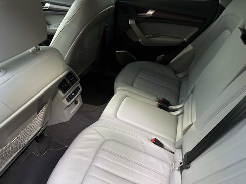 Used 2022 Audi Q5 2.0T Premium w/ Convenience Package image 13