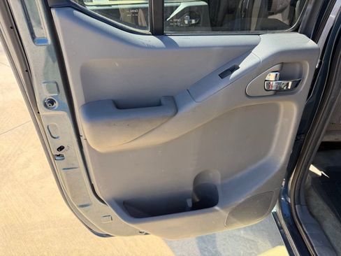 Used 2013 Nissan Frontier SV w/ SV Value Truck Pkg image 13