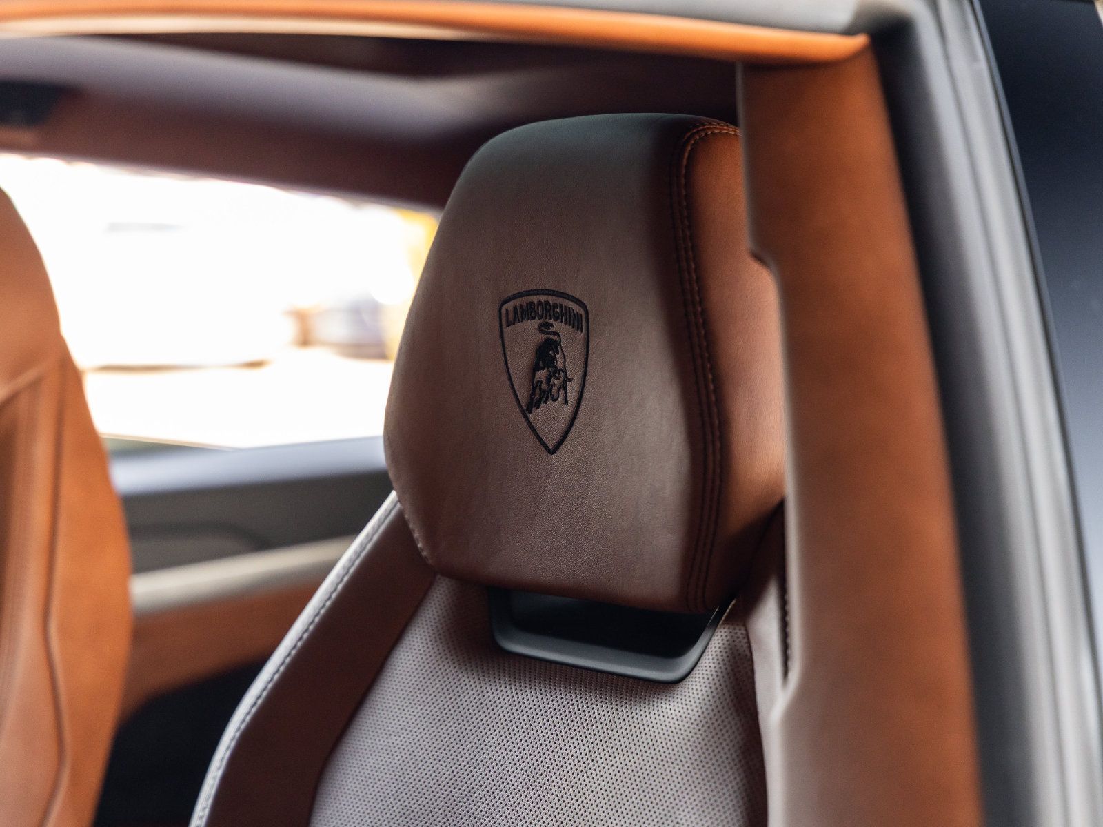 Used 2021 Lamborghini Urus AWD/4WD image 30