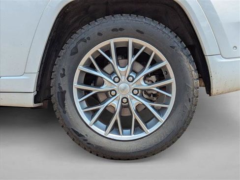 Used 2022 Jeep Grand Cherokee Summit w/ Luxury Tech Group V AWD/4WD image 9