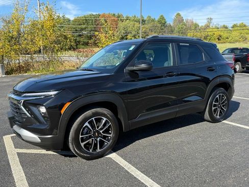 Used 2024 Chevrolet TrailBlazer LT image 1