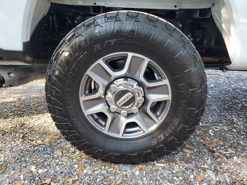 Used 2023 Ford F250 Lariat w/ Lariat Ultimate Package AWD/4WD image 5