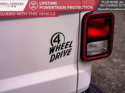 Used 2023 Jeep Gladiator Willys image 10