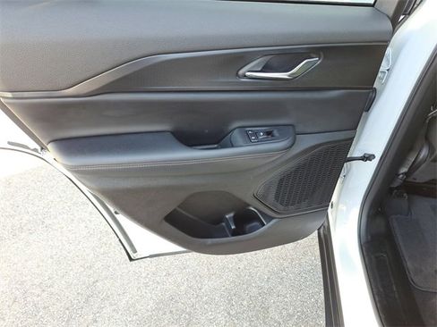 Used 2024 Jeep Grand Cherokee Altitude image 16