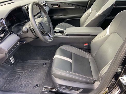 Used 2025 Toyota Camry SE image 16