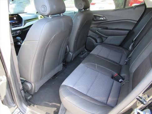 Used 2024 Chevrolet Trax LT w/ Driver Confidence Package FWD image 28