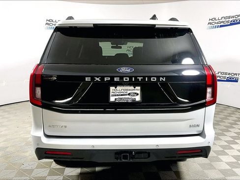 Used 2025 Ford Expedition Max Active AWD/4WD image 4
