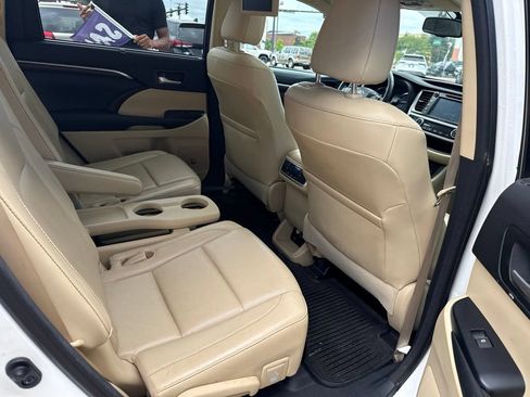 Used 2015 Toyota Highlander Limited w/ Driver Technology Package AWD/4WD image 41