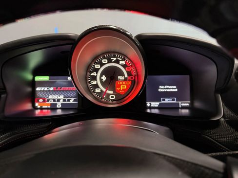 Used 2018 Ferrari GTC4Lusso AWD/4WD image 17