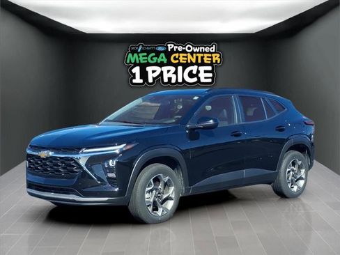 Used 2025 Chevrolet Trax LT image 1