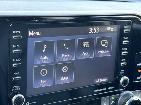 Used 2020 Toyota Highlander XLE image 13