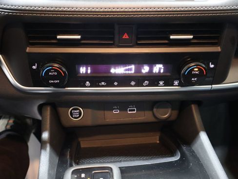 Used 2023 Nissan Rogue SV w/ SV Premium B Package image 29