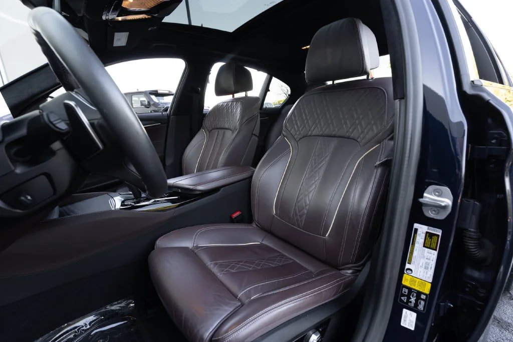 Used 2021 BMW M550i xDrive w/ Executive Package AWD/4WD image 21