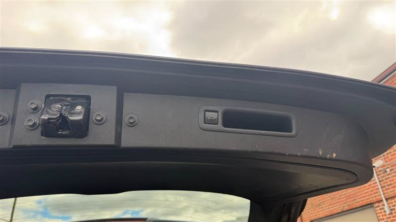 Used 2021 Toyota Highlander XSE FWD image 18
