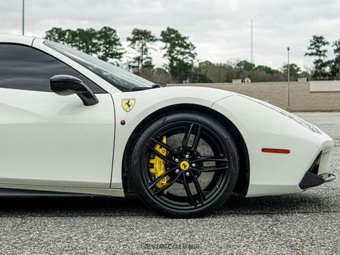 Used 2017 Ferrari 488 Spider image 10