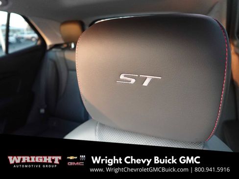 Used 2022 Buick Envision Essence w/ Sport Touring Package image 14