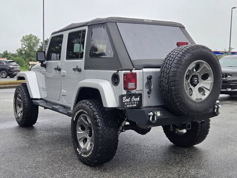 Used 2012 Jeep Wrangler Unlimited Sahara w/ Connectivity Group AWD/4WD image 10