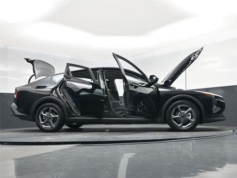 New 2025 Kia K4 LXS image 21