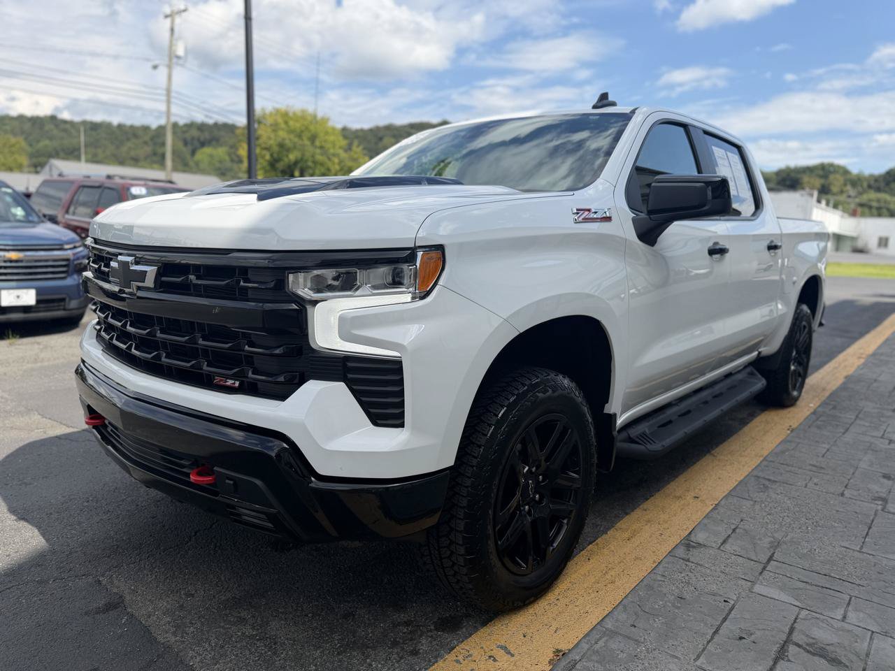 Used 2025 Chevrolet Silverado 1500 LT Trail Boss w/ Convenience Package II AWD/4WD image 4