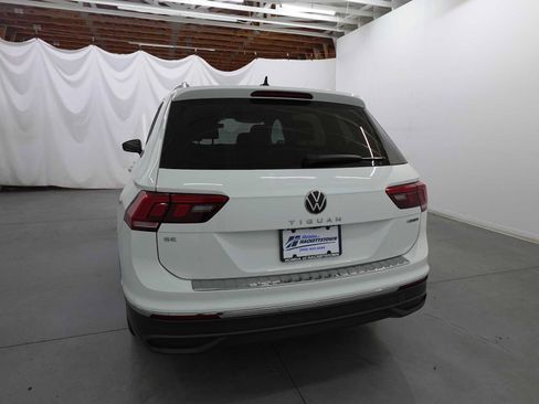 Used 2024 Volkswagen Tiguan SE w/ Panoramic Sunroof Package AWD/4WD image 7