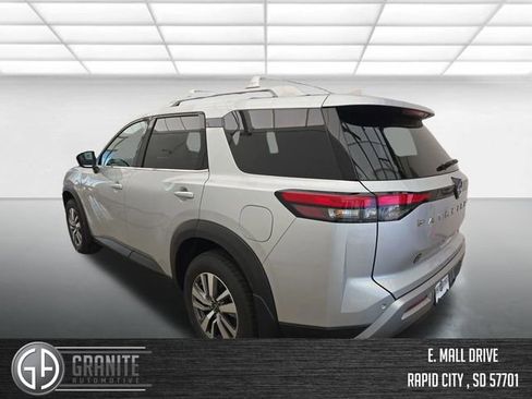 New 2025 Nissan Pathfinder SL image 7