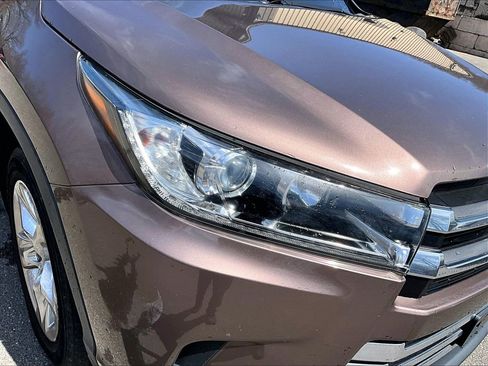 Used 2019 Toyota Highlander Limited image 24