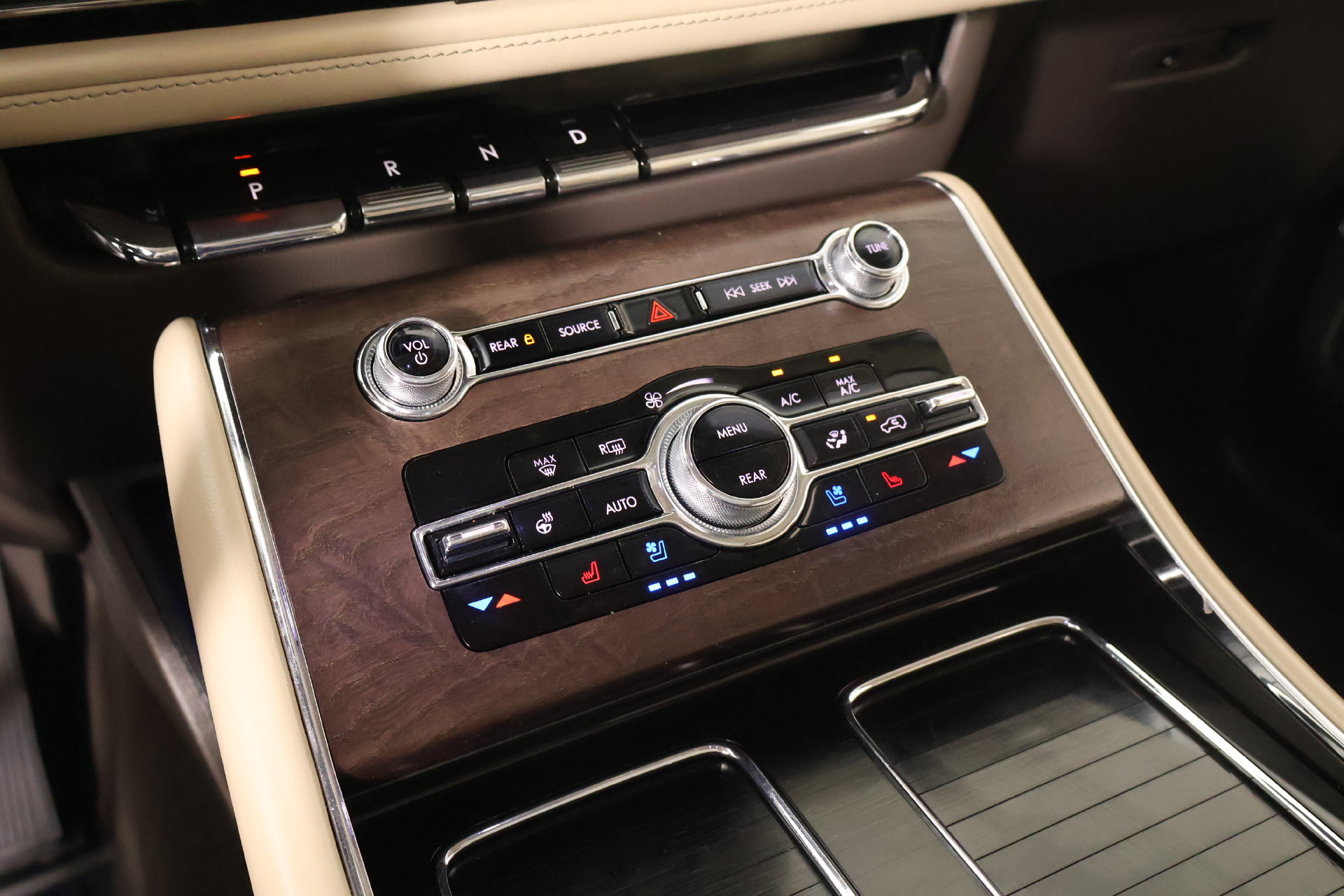 Used 2022 Lincoln Aviator Reserve w/ Equipment Group 201A AWD/4WD image 8