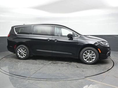 New 2026 Chrysler Pacifica Select