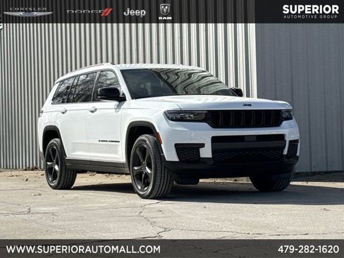 Used 2022 Jeep Grand Cherokee L Laredo image 1