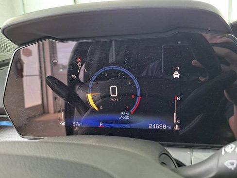 Used 2025 Chevrolet Trax LT w/ LT Convenience Package FWD image 10