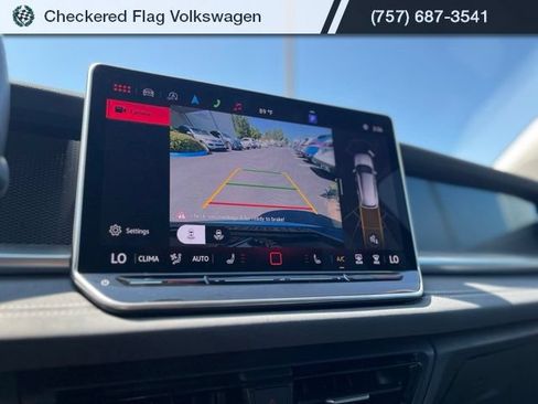 Used 2025 Volkswagen Tiguan SE FWD image 36
