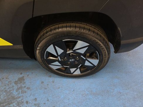 Used 2024 Hyundai Kona SEL AWD/4WD image 9