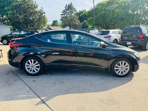 Used 2015 Hyundai Elantra SE w/ Option Group 03 FWD image 2