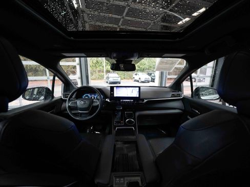 Used 2025 Toyota Sienna XSE image 19