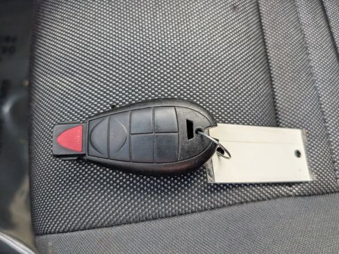 Used 2014 Dodge Challenger SXT image 23