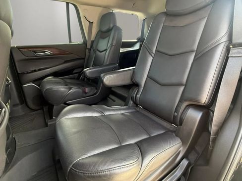 Used 2020 Cadillac Escalade Luxury AWD/4WD image 11