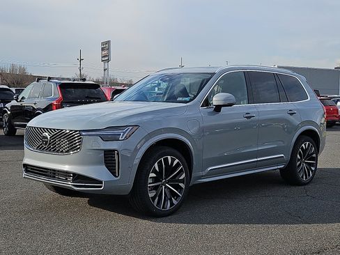 New 2026 Volvo XC90 T8 Plus w/ Protection Package Premier AWD/4WD image 3