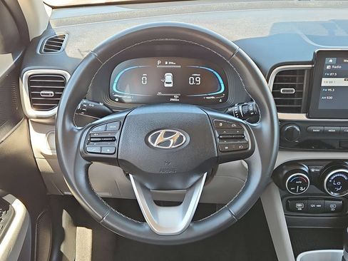 Used 2025 Hyundai Venue SEL FWD image 23