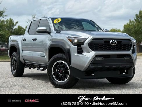 Used 2025 Toyota Tacoma TRD Off-Road AWD/4WD image 1