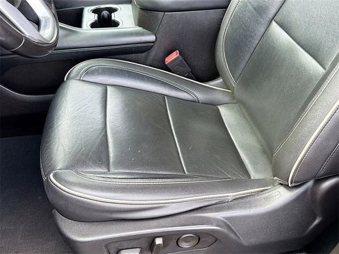 Used 2021 GMC Yukon XL SLT image 21