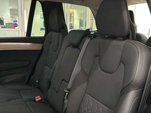 Used 2025 Volvo XC90 B6 Plus image 26