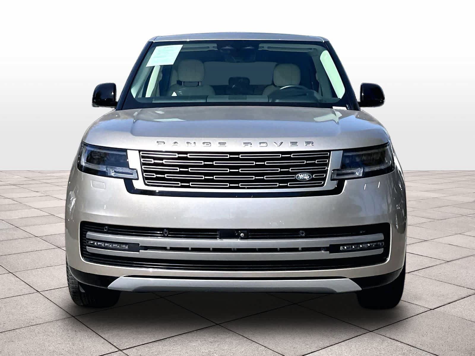 Used 2024 Land Rover Range Rover SE AWD/4WD image 3