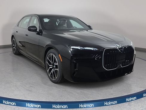New 2026 BMW i7 xDrive60 w/ Executive Package AWD/4WD image 3