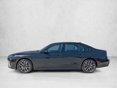Used 2025 BMW 750e xDrive w/ Executive Package AWD/4WD image 9