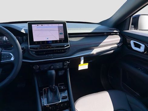 New 2026 Jeep Compass Trailhawk w/ Sun, Sound & Navigation Group AWD/4WD image 26