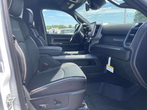 New 2026 RAM 2500 Laramie AWD/4WD image 14