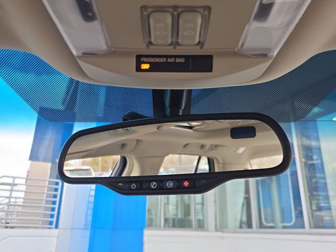 Used 2011 Cadillac DTS Luxury image 24