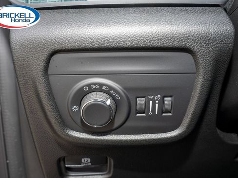 Used 2025 Jeep Grand Cherokee Laredo w/ Luxury Tech Group I RWD image 30